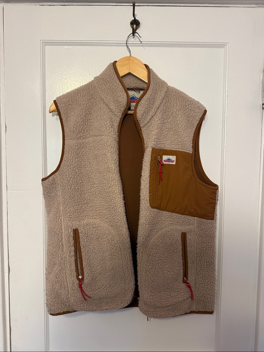 Madewell Penfield Beige Sherpa Fleece Vest with Brown Chest Pocket - Picture 6 of 6